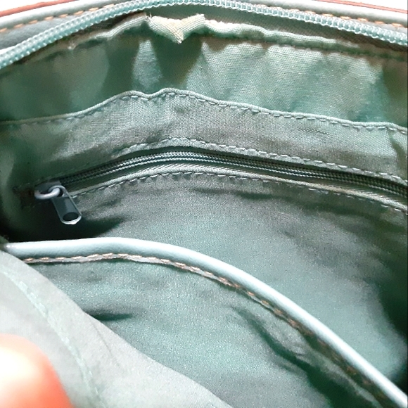 Liz Claiborne Crossbody Bag - Picture 6 of 7